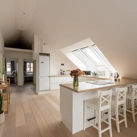 Sunlit Loft In Valby With Parking For 8