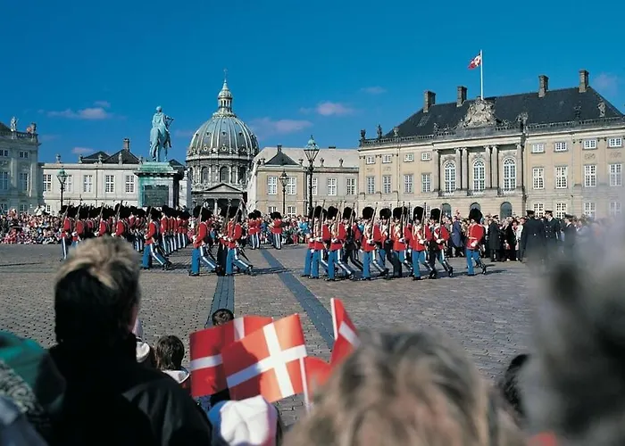 Sunlit Loft In Valby With Parking For 8